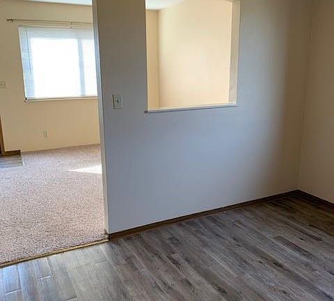 5th image of 301 Southgate Dr