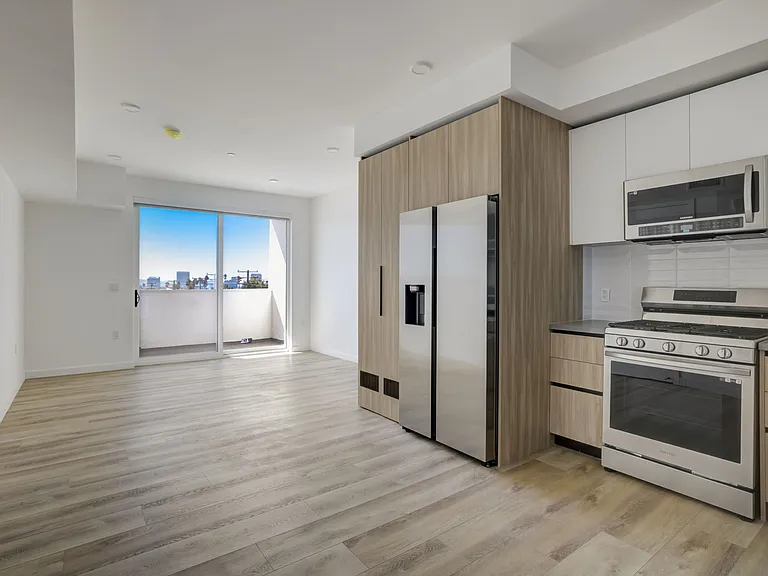 Fairfax Apartments — Photo 73
