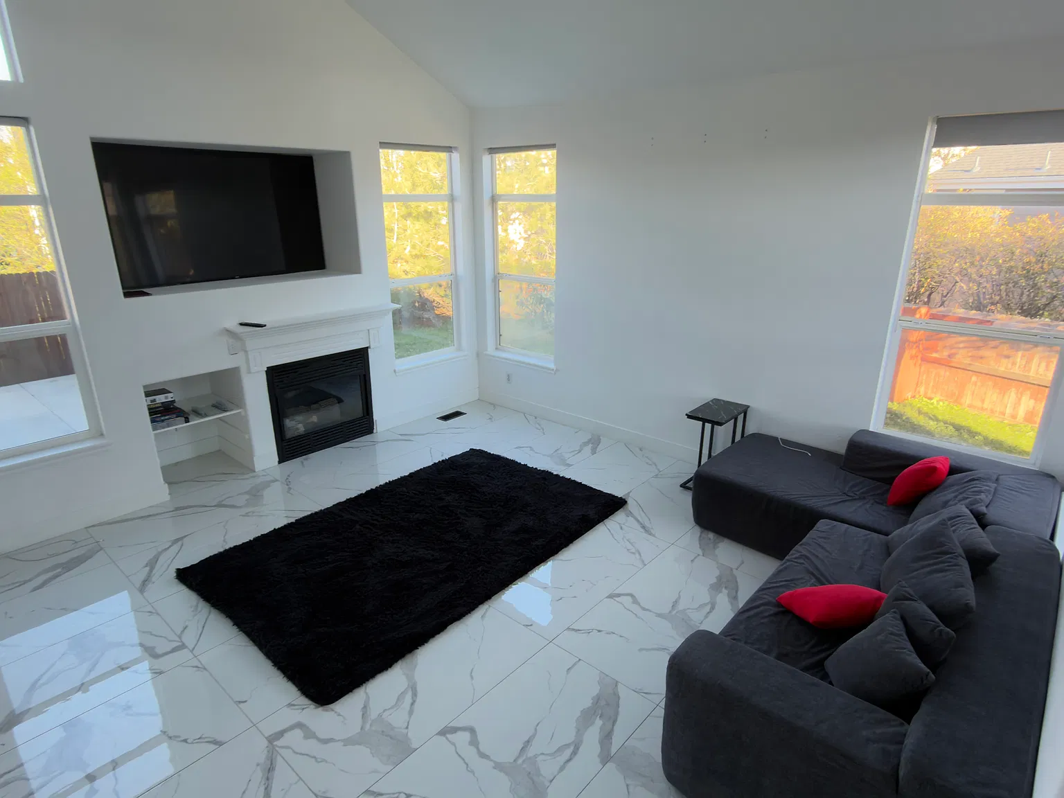 3 bed, 3.5 bath, 2200 sqft, $3,300 — Photo 2