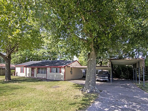 2nd image of 103 Lone Oak Dr