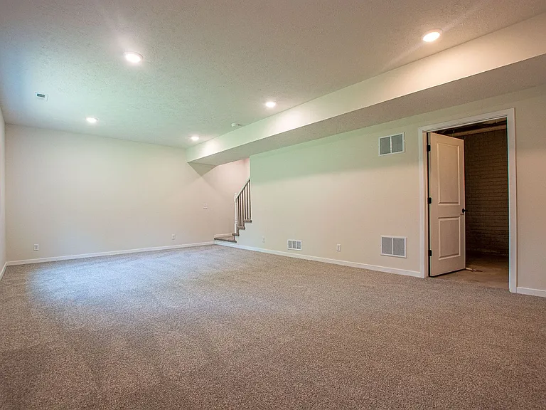 7118 N 79th Ct — Photo 36