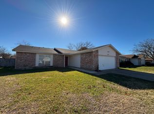 645 Michael Dr, Grand Prairie, TX 75052