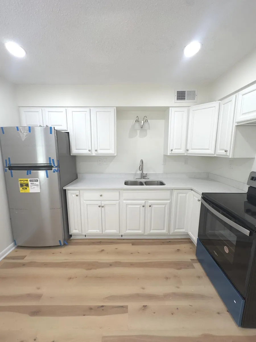 Building Photo - 1353 Dauphin St #28