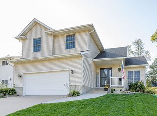 626 N 4th St, Le Claire, IA