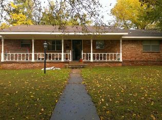 1004 Grandview Ln, Henryetta, OK 74437