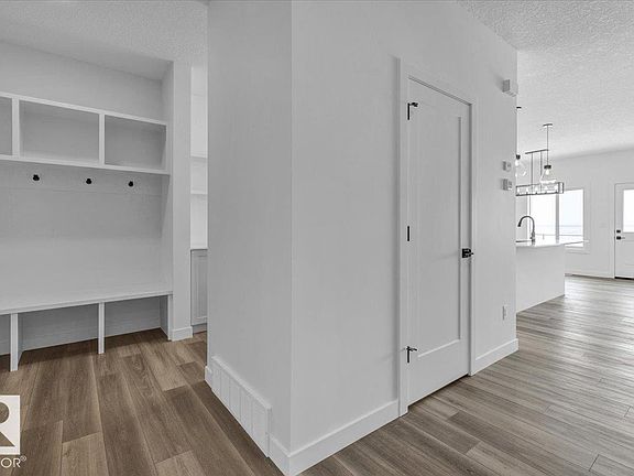 4th image of 61 Sumac Close