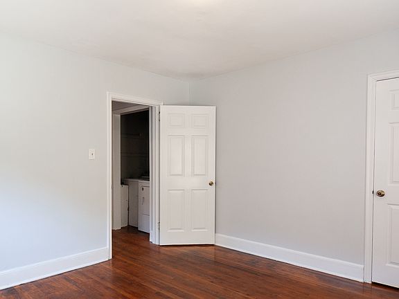 4th image of 916 Park Ave #B