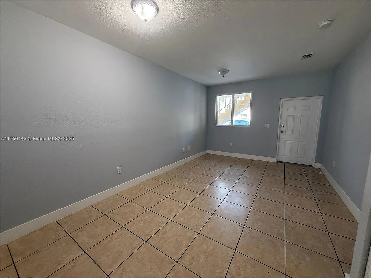 1568 SE 26th St — Photo 4