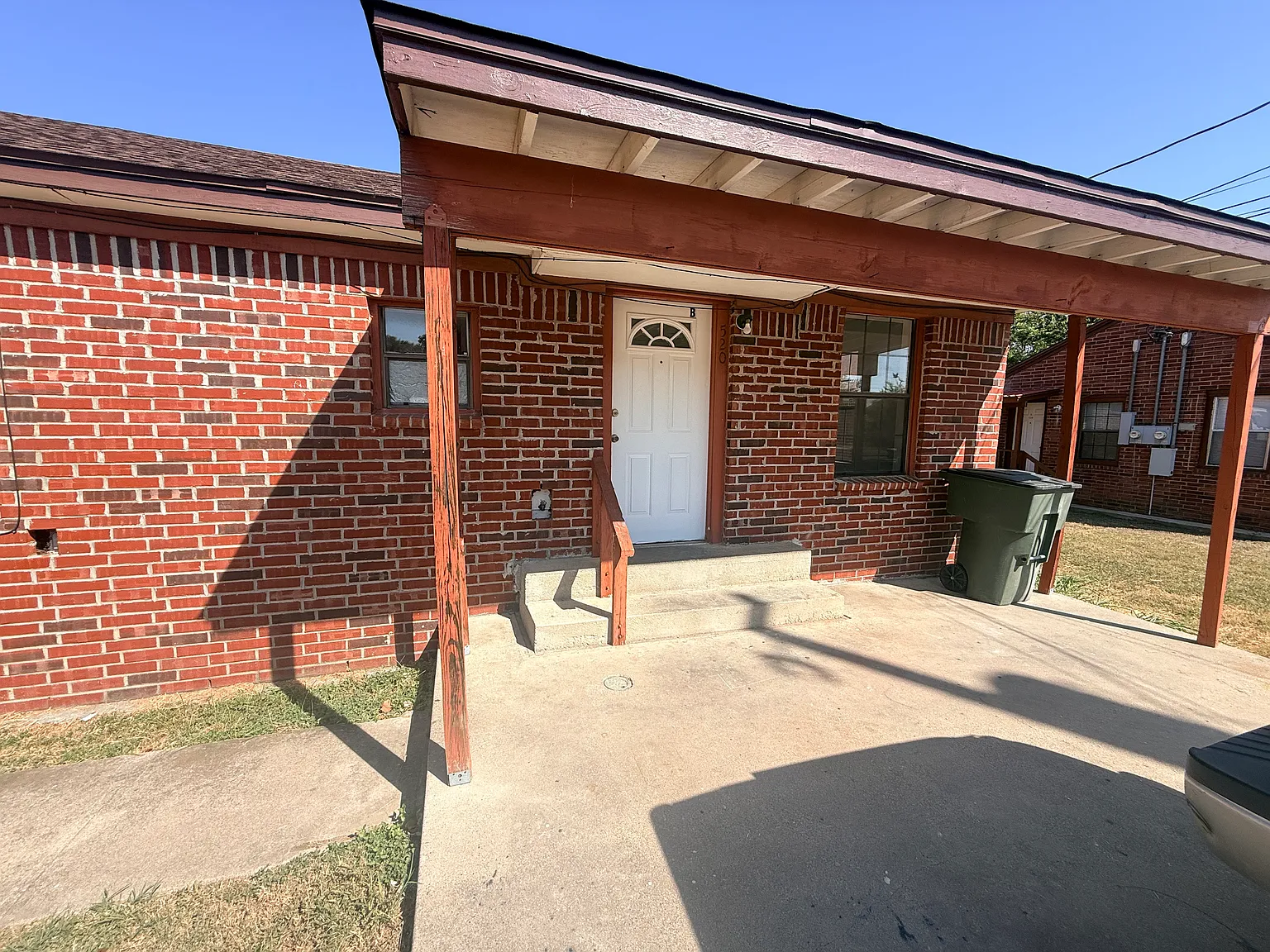 4 bed, 1200 sqft, $1,200 — Photo 1