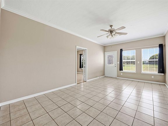 5th image of 9603 Surrey Ln
