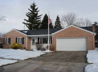 1223 Sierra Dr, Oregon, OH 43616