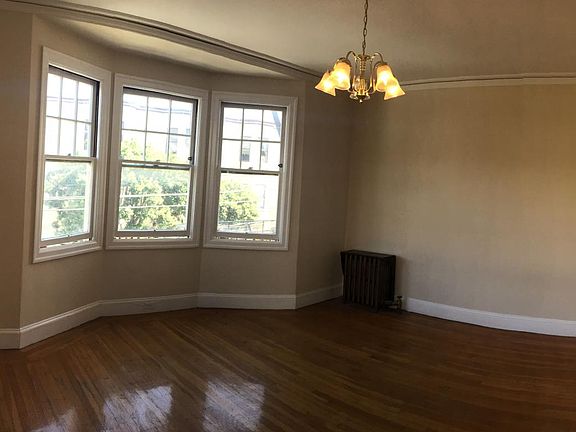 5th image of 101 27th St APT 5
