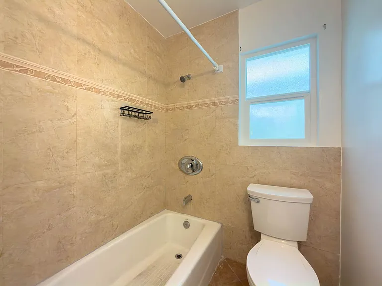 411 W Windsor Rd — Photo 13
