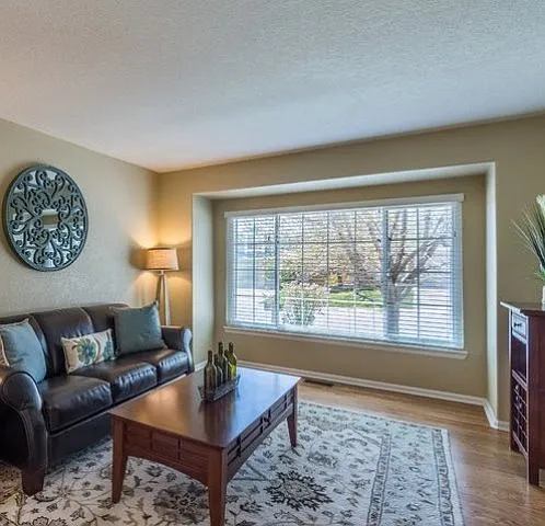 Spectacular 5 Bedroom Home in Rock Creek — Photo 3