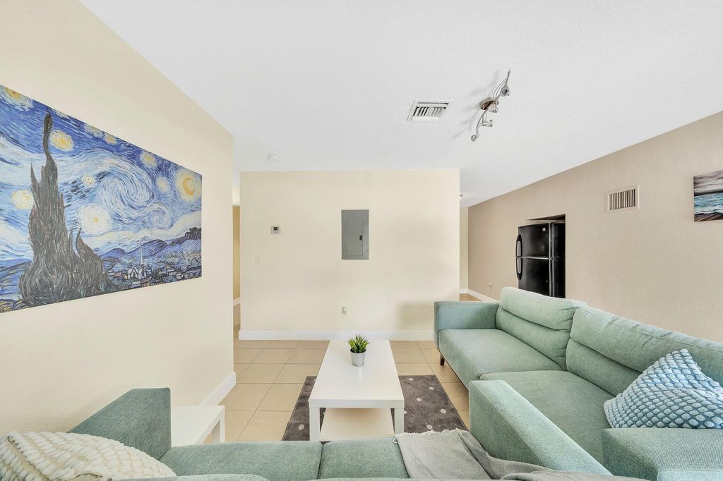 1412 NE 25th Court, photo 7