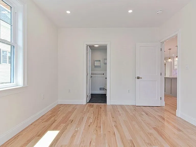 64 Crescent St #1 — Photo 20