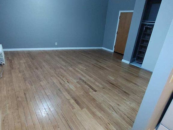 2nd image of 1418 Commercial St #206