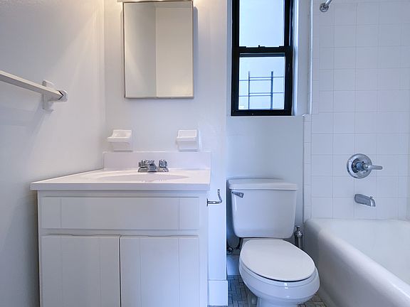4th image of 215 W 83rd St APT 12G