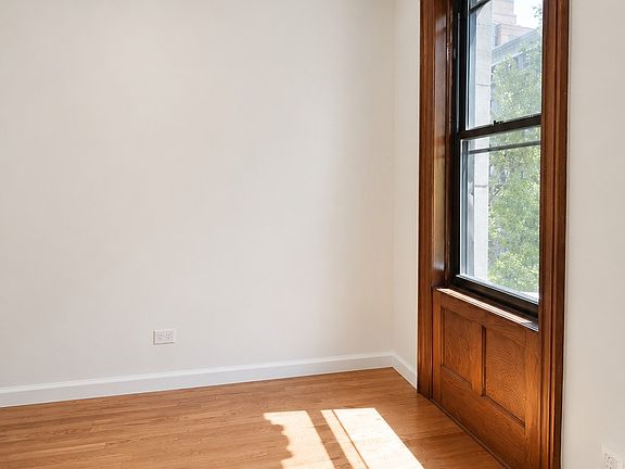 4th image of 505 W 122nd St APT 22