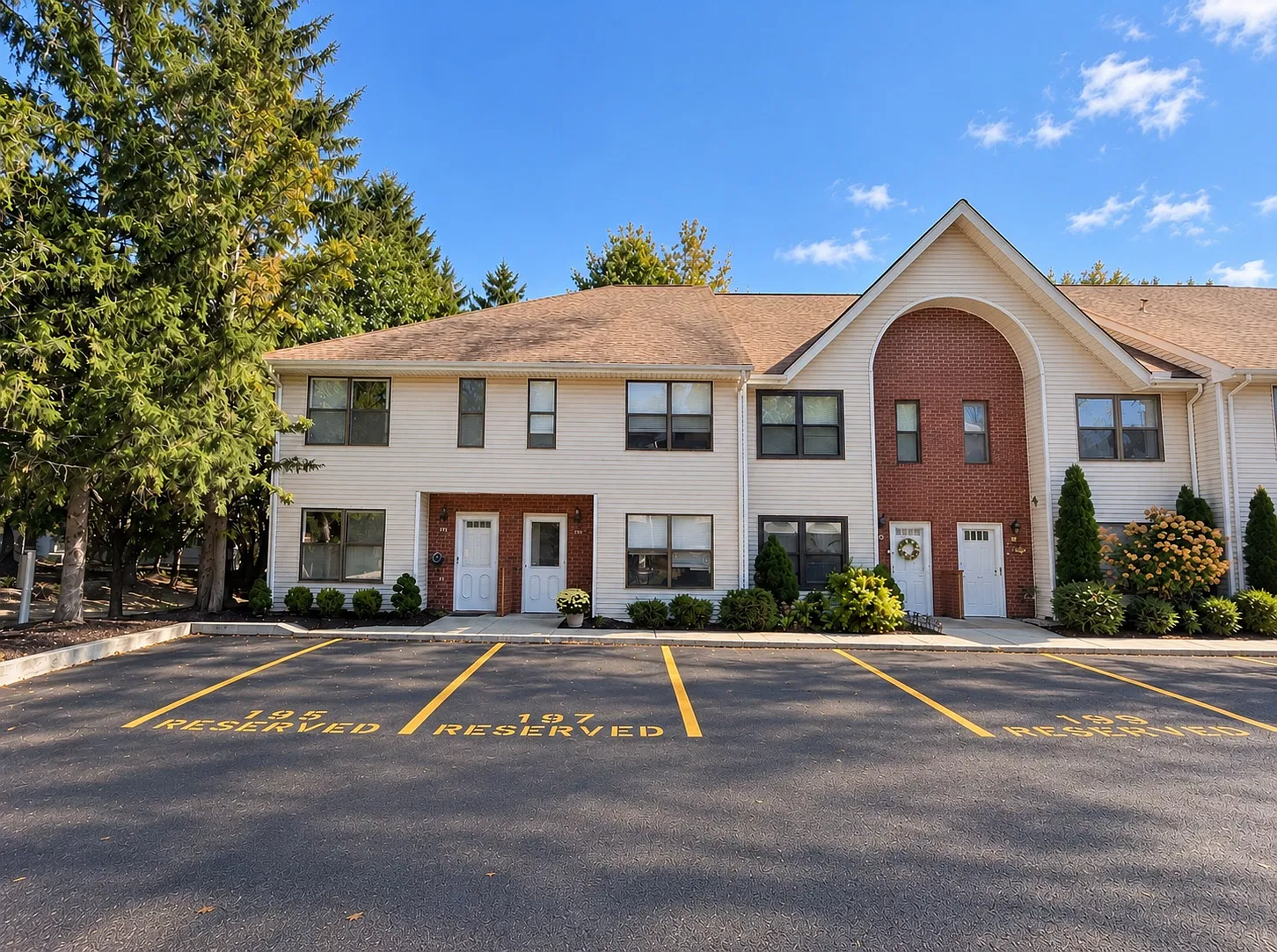 2 bed, 2.5 bath, 1473 sqft, $2,400 — Photo 1