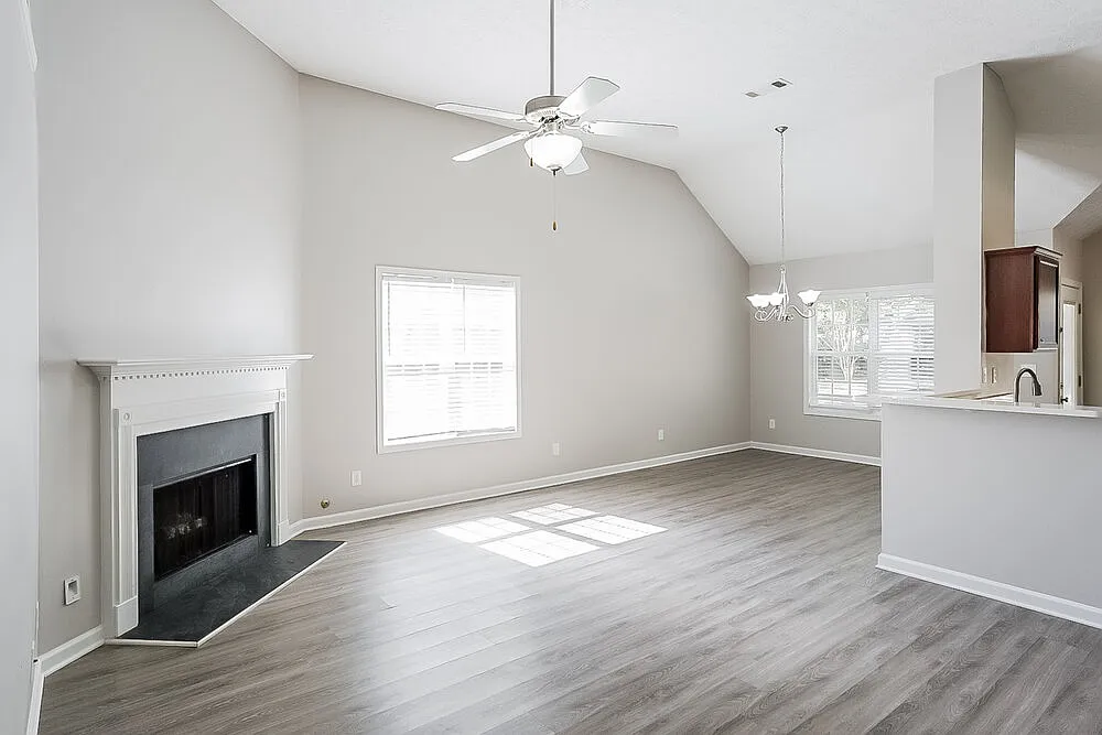 3 bed, 2.0 bath, 1455 sqft, $1,845 — Photo 3