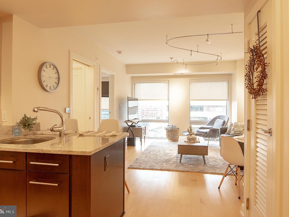 1st image of 1111 19th St N APT 1705