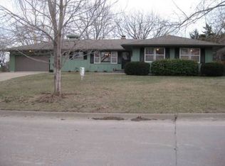 2112 Blue Hills Rd, Manhattan, KS 66502