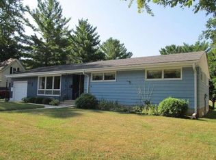 1023 W Wisconsin Ave, Oconomowoc, WI 53066