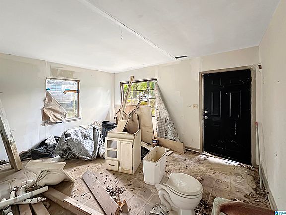 3rd image of 1541 Meadow Ct