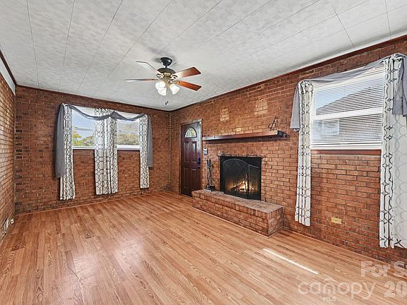 2nd image of 141 Howie St