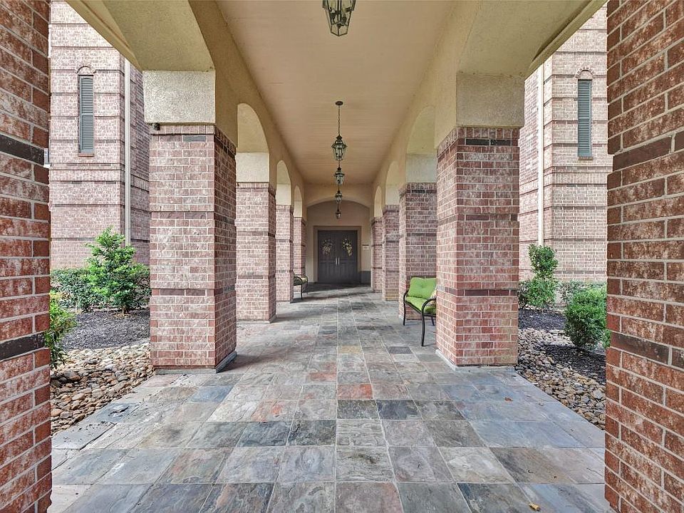 1st image of 2815 Kings Crossing Dr APT 215