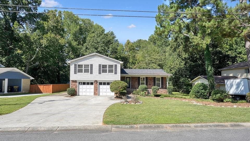 1st image of 2301 Tuxedo Dr SE