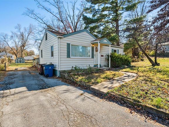 2nd image of 3218 Chaucer Ave