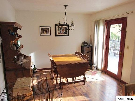 4th image of 974 Kingsway Cir