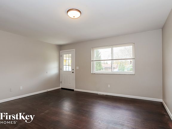 4th image of 9718 Arvin Ave