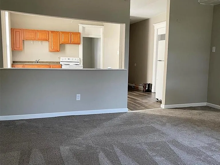 319 N Hesperia St #B — Photo 16