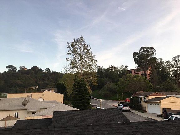 4th image of 800 1/2 E Palmer Ave
