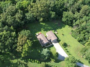 7 Fisher Ln, Greenville, IL 62246