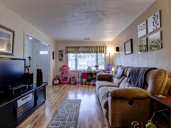 5th image of 110 Southampton Dr