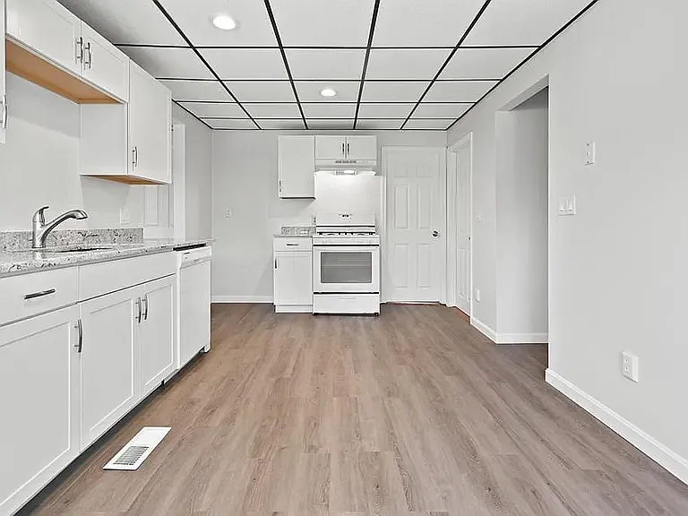 3 bed, 1250 sqft, $3,000 — Photo 2