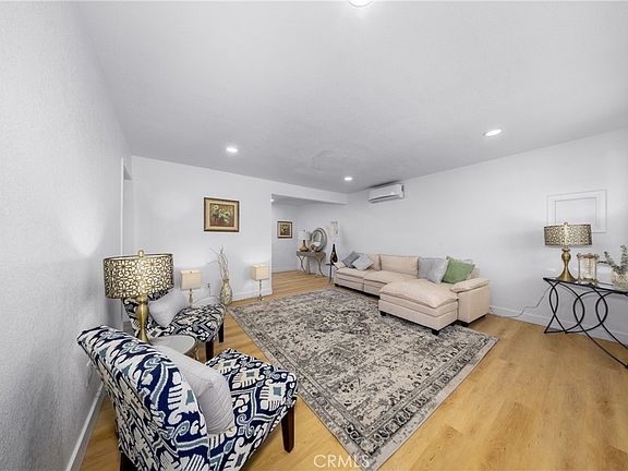 5th image of 424 E 1st St