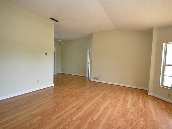 4th image of 2421 Penton Ct