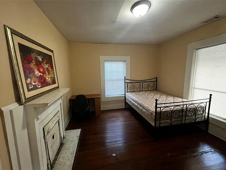 1059 Hampton St NW — Photo 8