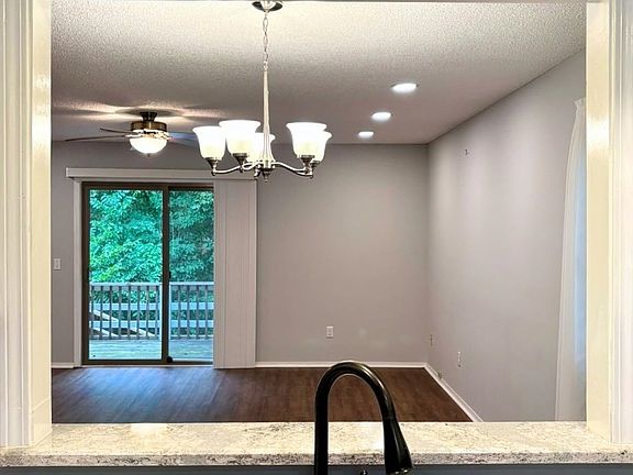 3rd image of 28 Spring River Ln