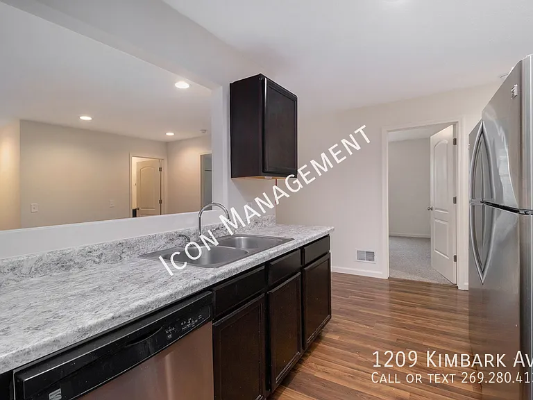 1209 Kimbark Ave — Photo 3