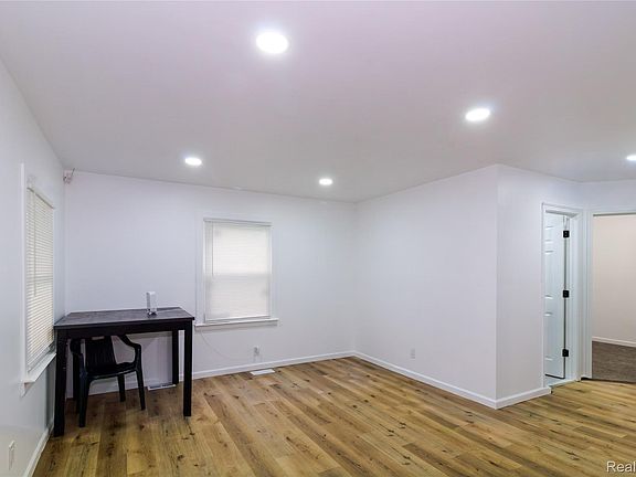 3rd image of 14488 Alma St