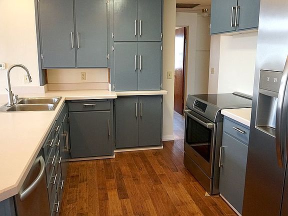 3rd image of 935 10th Ave N