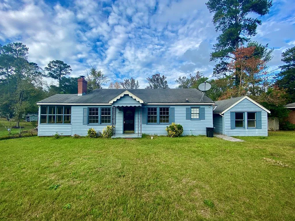 3803 Woodland Dr photo 1