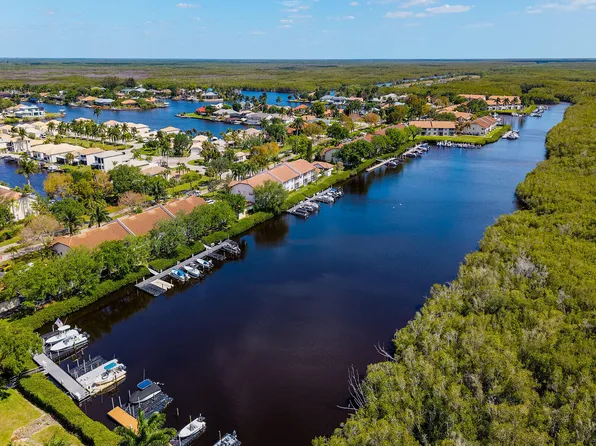 266 Newport Dr APT 305, Naples, FL 34114