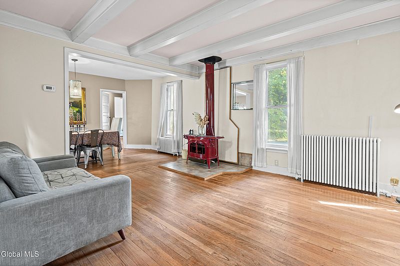 4th image of 58 Hudson Avenue